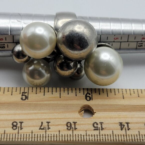 Lia Sophia Silver And White Simulated Pearl Cocktail Statement Ring Size 7 - Picture 10 of 11